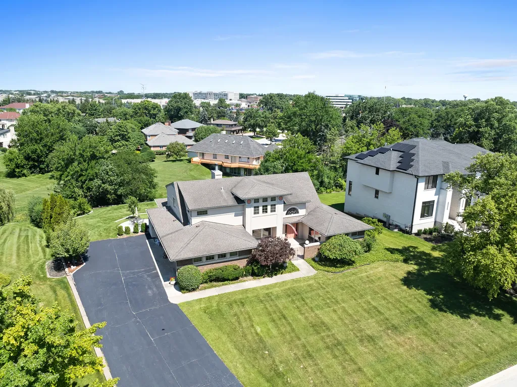 14 Hamilton Lane Oak Brook IL 60523