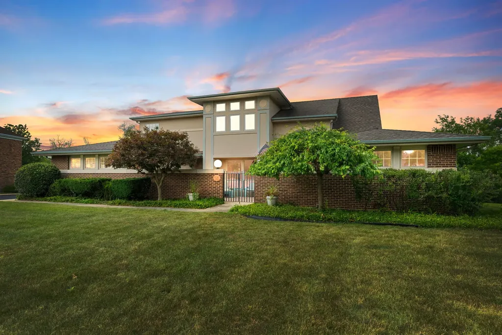 14 Hamilton Lane Oak Brook IL 60523