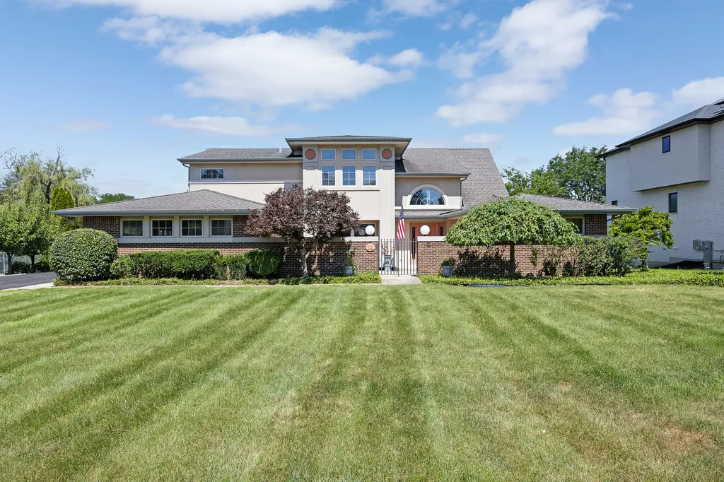 14 Hamilton Lane Oak Brook IL 60523