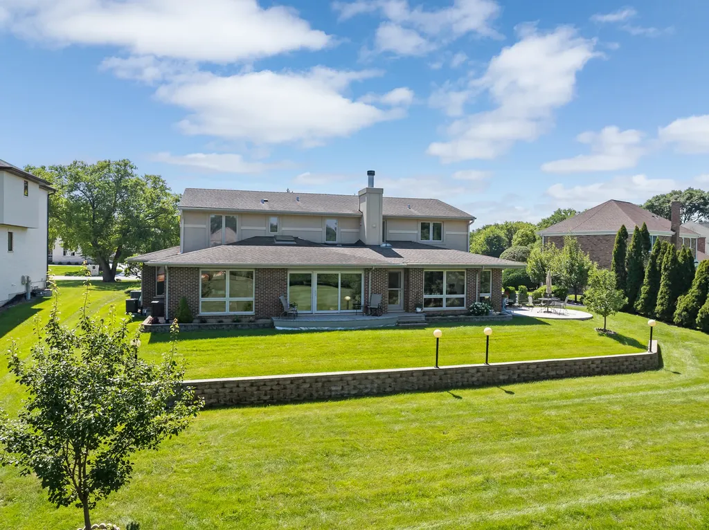 14 Hamilton Lane Oak Brook IL 60523