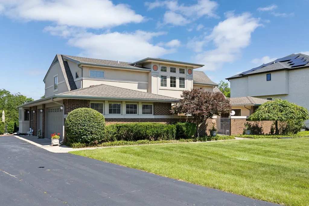 14 Hamilton Lane Oak Brook IL 60523