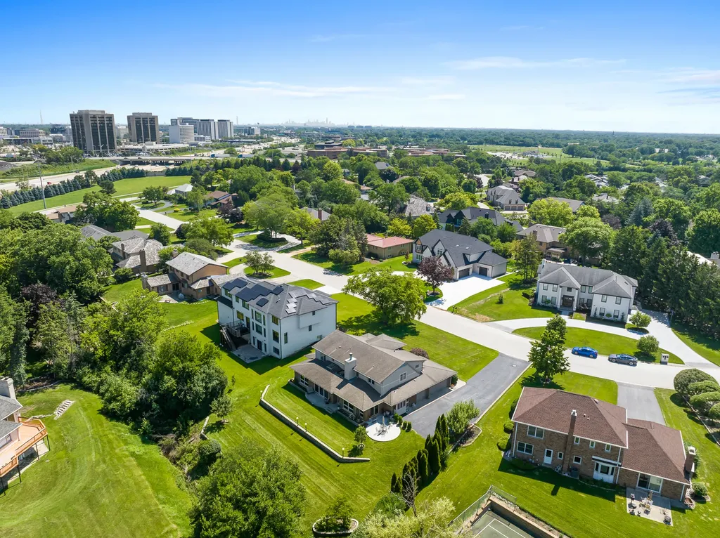 14 Hamilton Lane Oak Brook IL 60523