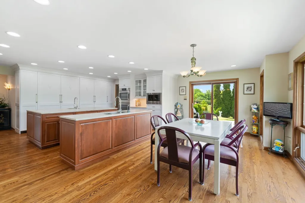 14 Hamilton Lane Oak Brook IL 60523