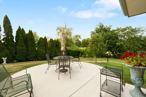 14 Hamilton Lane Oak Brook IL 60523