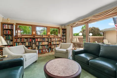 14 Hamilton Lane Oak Brook IL 60523