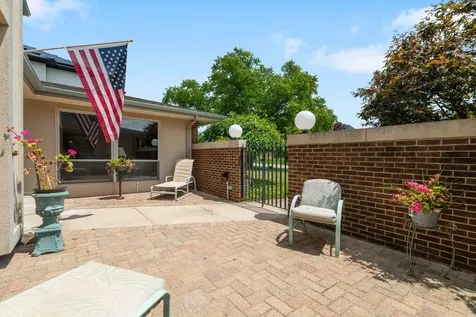 14 Hamilton Lane Oak Brook IL 60523