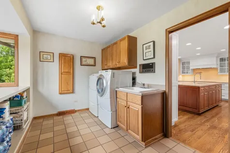 14 Hamilton Lane Oak Brook IL 60523