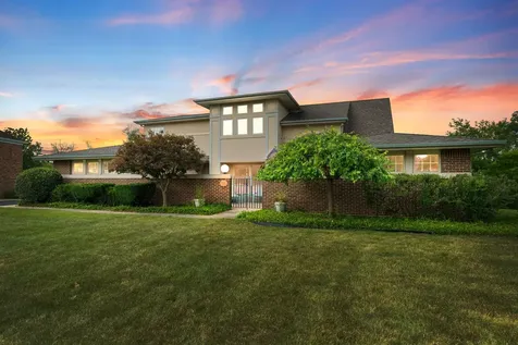 14 Hamilton Lane Oak Brook IL 60523