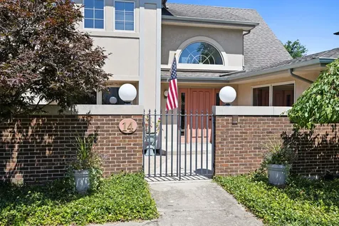 14 Hamilton Lane Oak Brook IL 60523