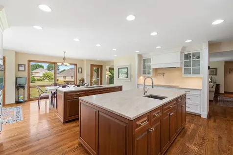 14 Hamilton Lane Oak Brook IL 60523