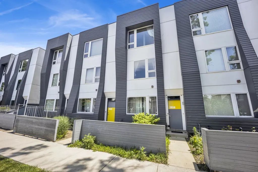 2639 North Hamlin Avenue Chicago IL 60647