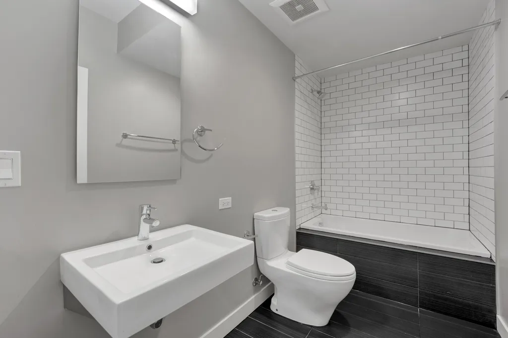2639 North Hamlin Avenue Chicago IL 60647