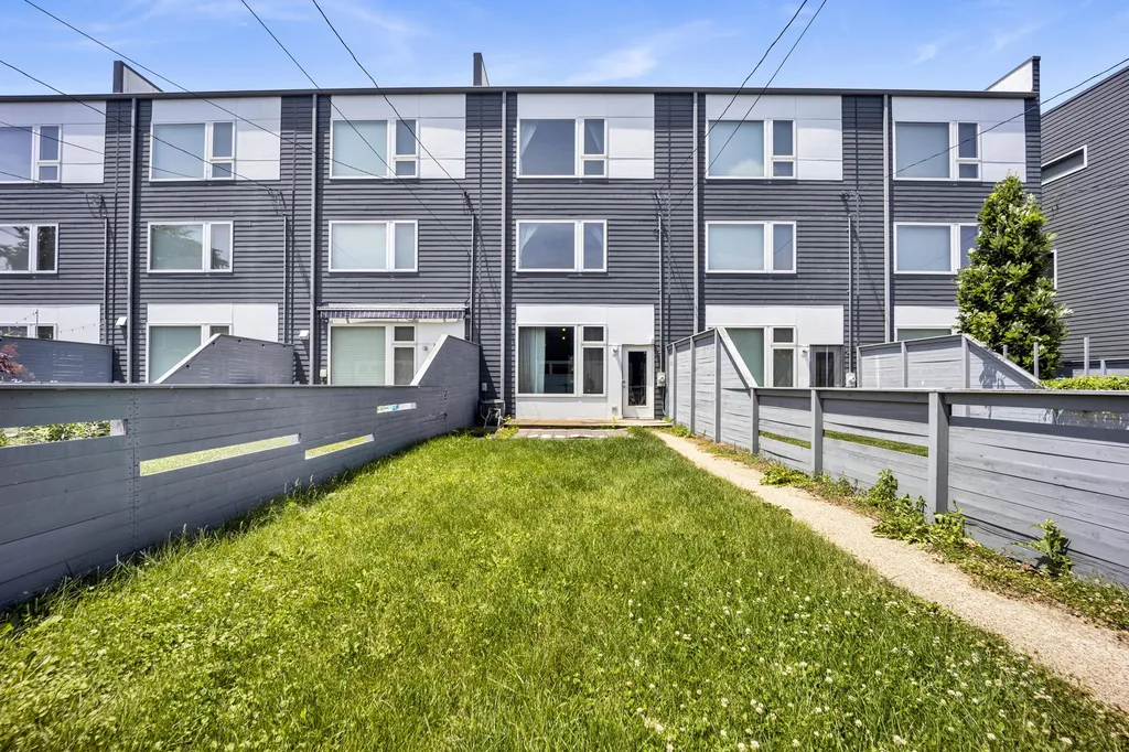 2639 North Hamlin Avenue Chicago IL 60647