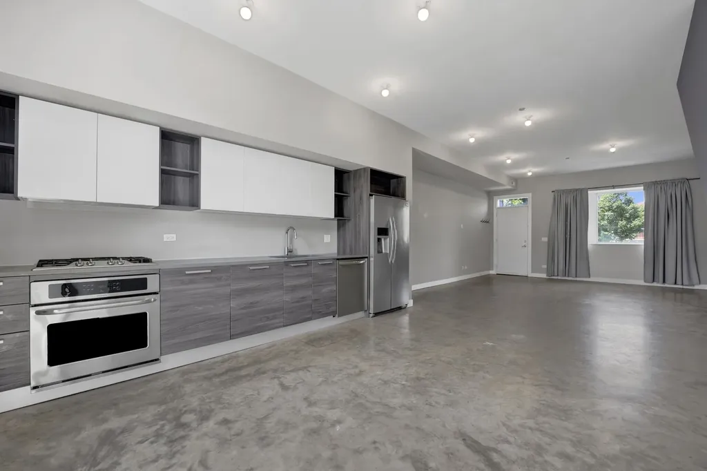 2639 North Hamlin Avenue Chicago IL 60647