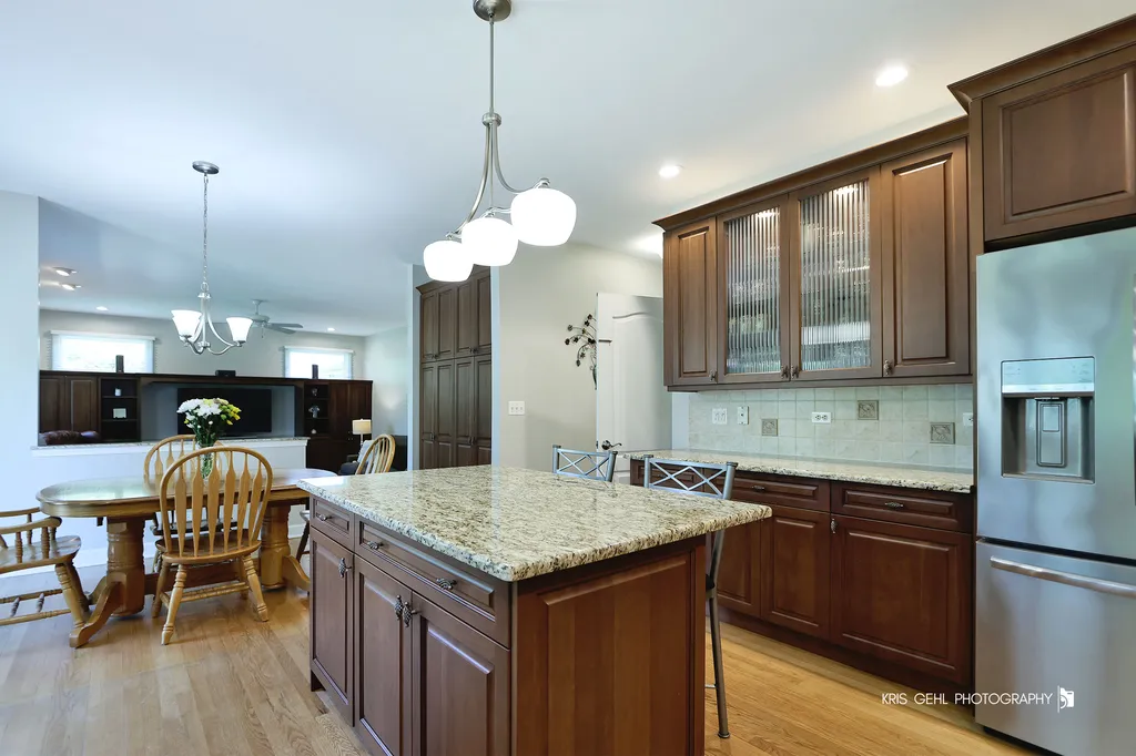 898 Lakeridge Court Aurora IL 60502