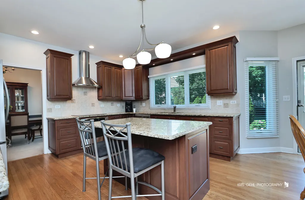 898 Lakeridge Court Aurora IL 60502