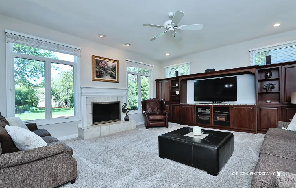 898 Lakeridge Court Aurora IL 60502