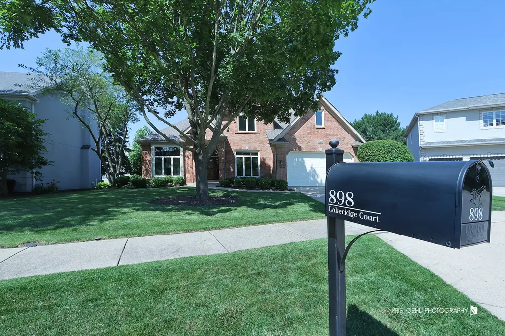 898 Lakeridge Court Aurora IL 60502