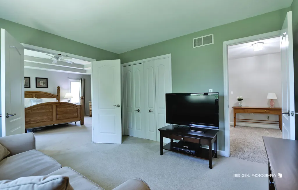 898 Lakeridge Court Aurora IL 60502