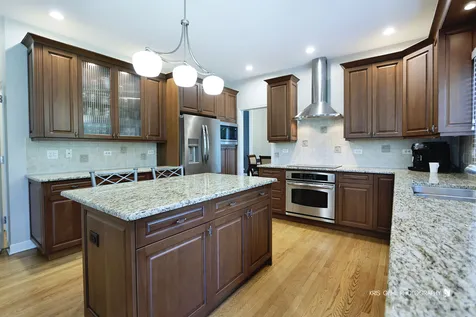 898 Lakeridge Court Aurora IL 60502