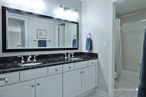 898 Lakeridge Court Aurora IL 60502