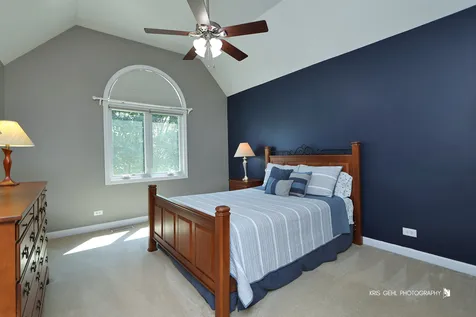 898 Lakeridge Court Aurora IL 60502