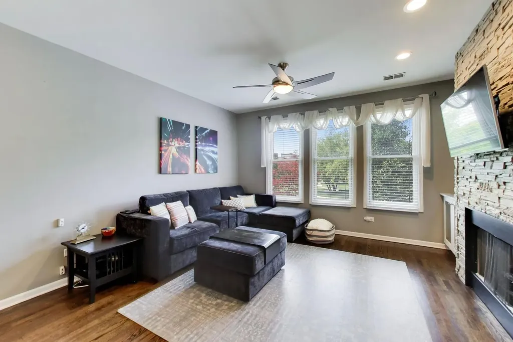 1005 North Kingsbury Street Chicago IL 60610