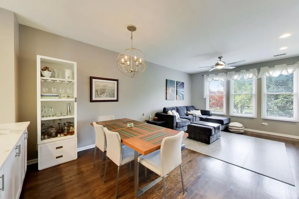 1005 North Kingsbury Street Chicago IL 60610