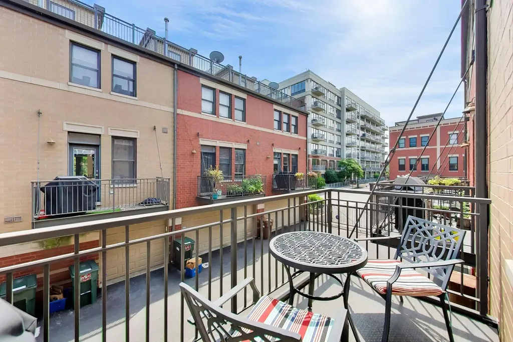 1005 North Kingsbury Street Chicago IL 60610