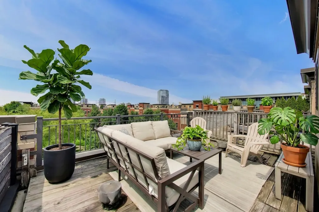 1005 North Kingsbury Street Chicago IL 60610