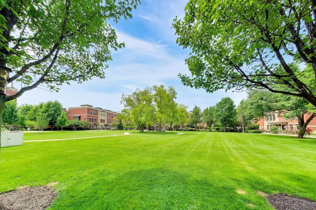 1005 North Kingsbury Street Chicago IL 60610