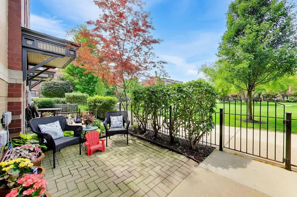 1005 North Kingsbury Street Chicago IL 60610