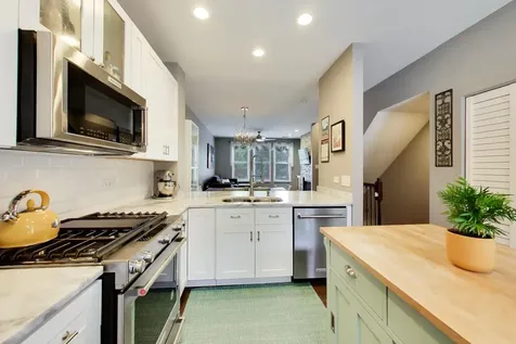 1005 North Kingsbury Street Chicago IL 60610