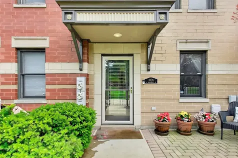 1005 North Kingsbury Street Chicago IL 60610