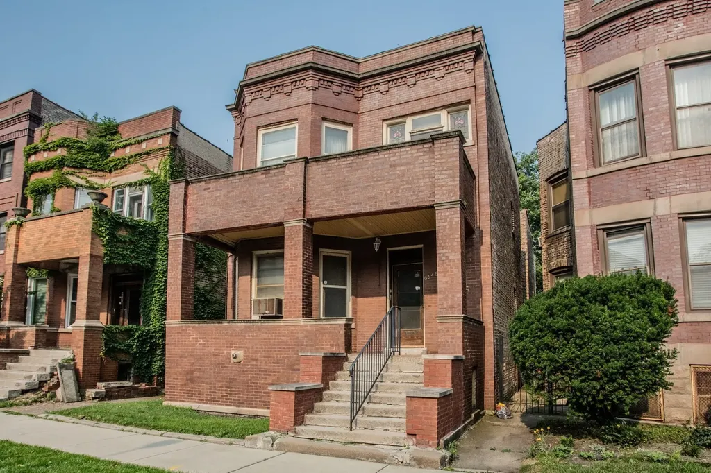 6646 South Minerva Avenue Chicago IL 60637