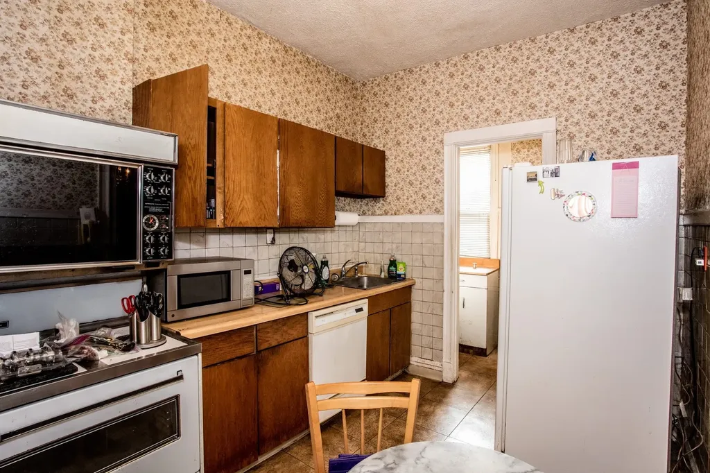 6646 South Minerva Avenue Chicago IL 60637