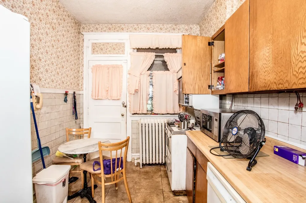 6646 South Minerva Avenue Chicago IL 60637