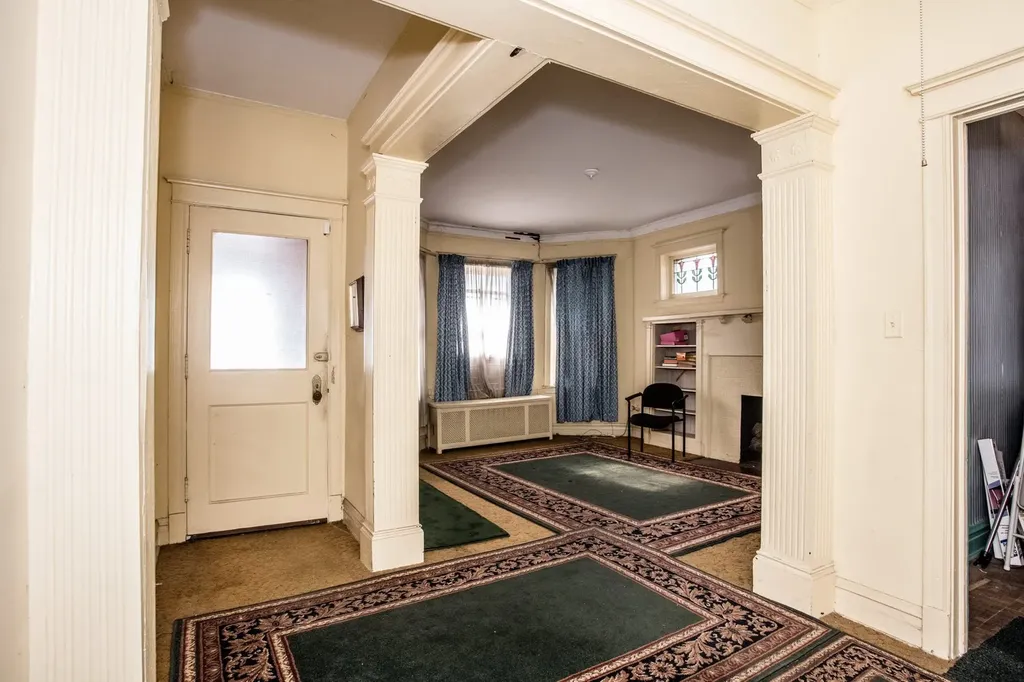 6646 South Minerva Avenue Chicago IL 60637