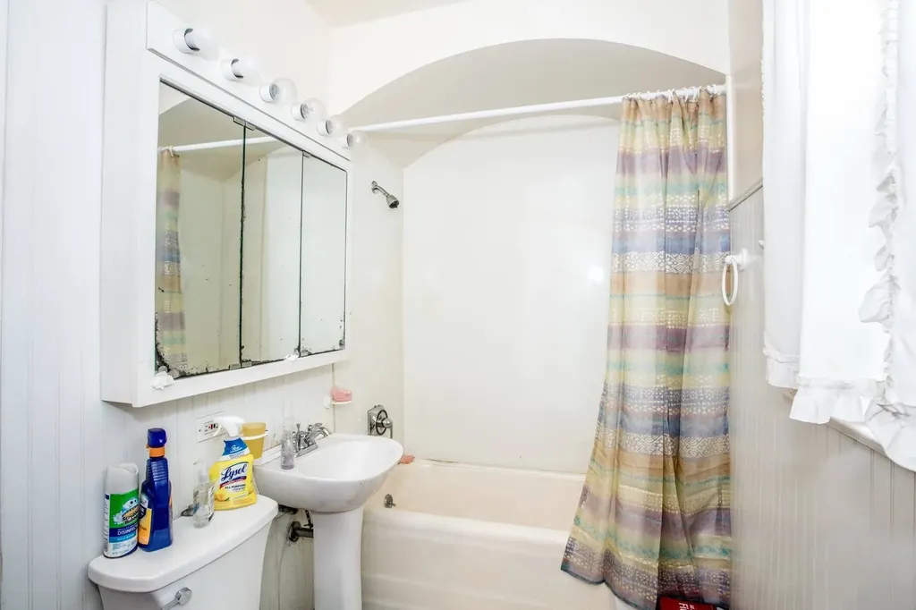 6646 South Minerva Avenue Chicago IL 60637