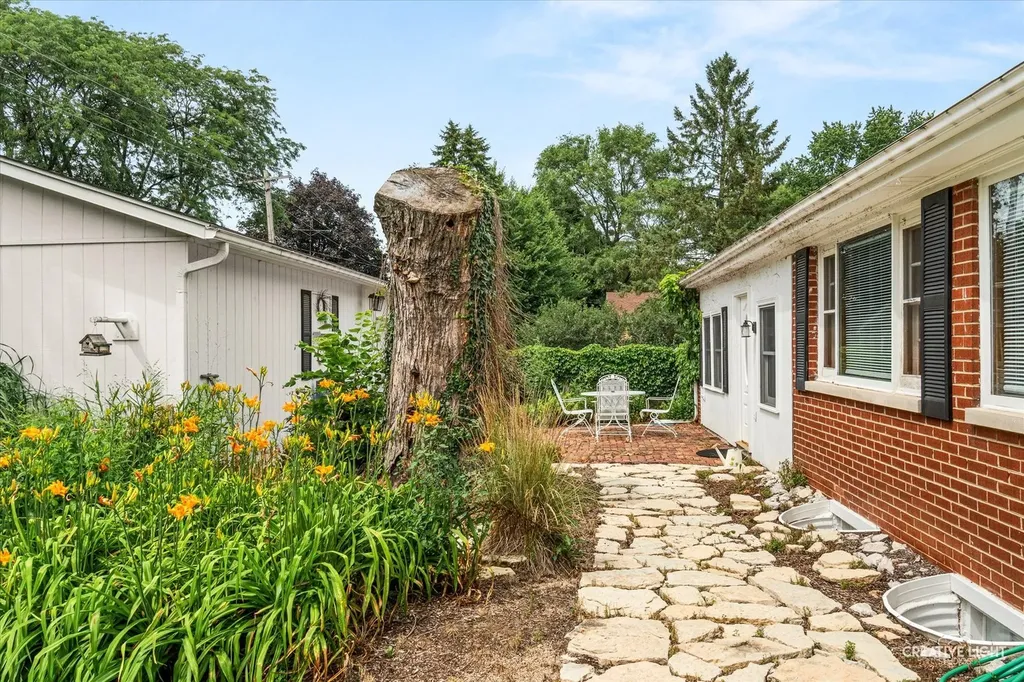 203 South Rosedale Avenue Aurora IL 60506
