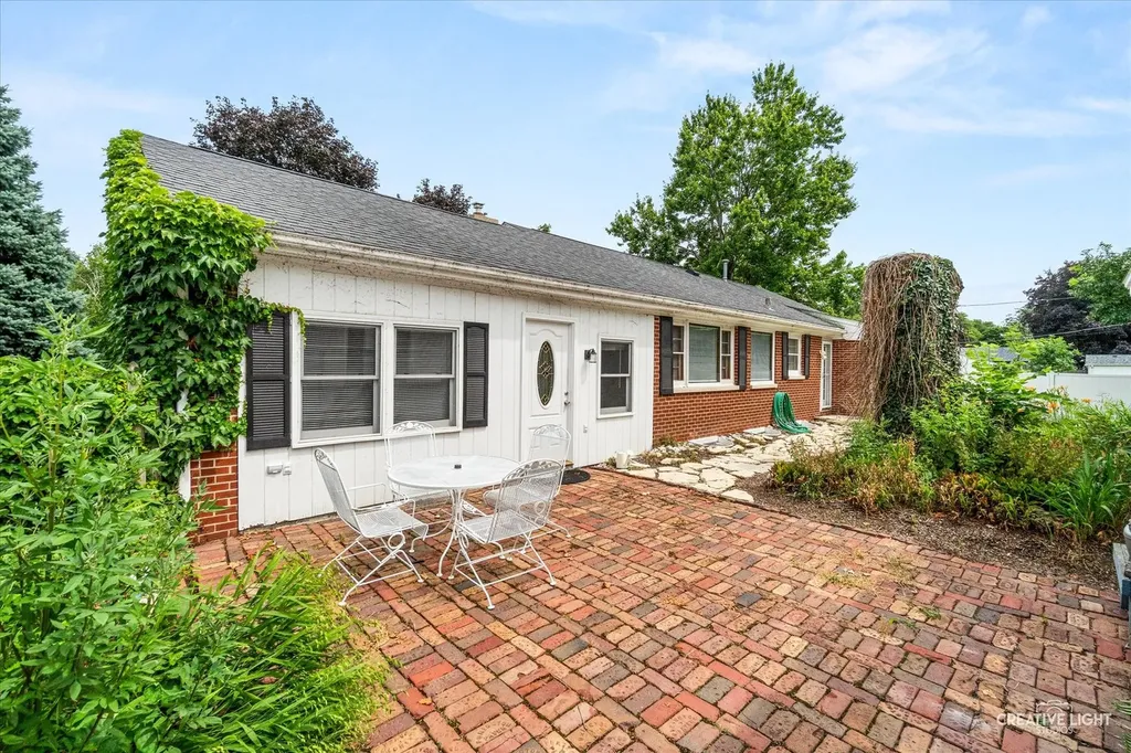 203 South Rosedale Avenue Aurora IL 60506