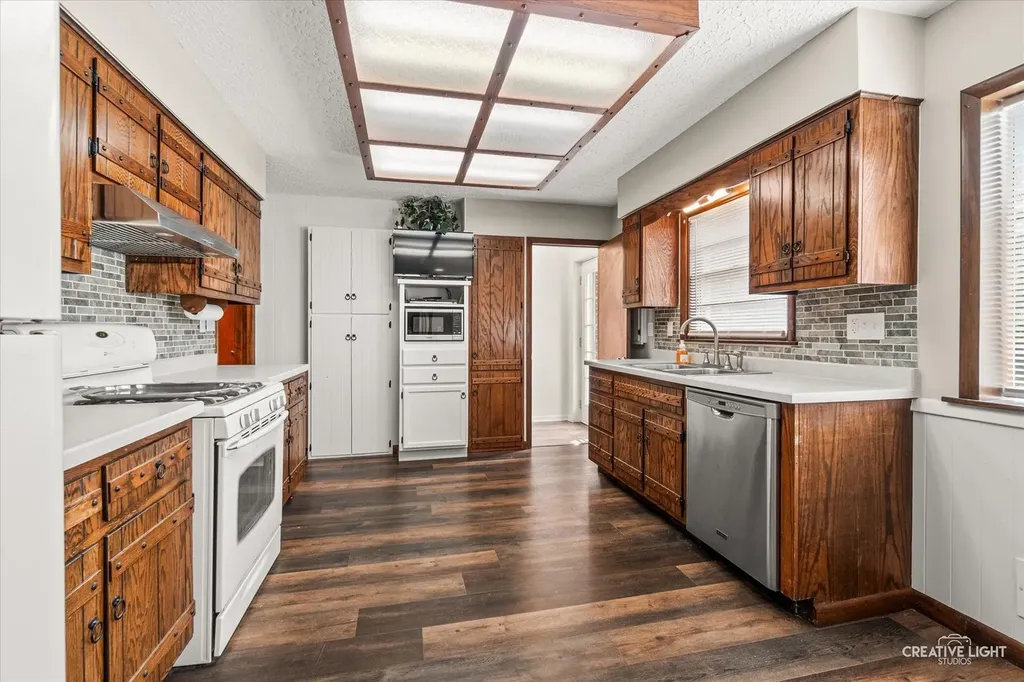 203 South Rosedale Avenue Aurora IL 60506