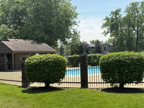 2678 Woodview Court Waukegan IL 60087