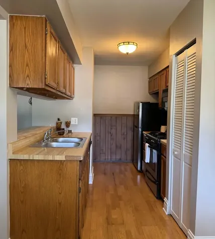 2678 Woodview Court Waukegan IL 60087