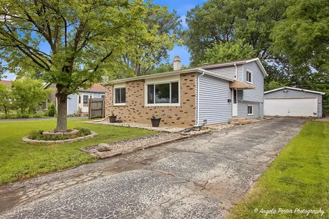 122 Hickory Street Mundelein IL 60060