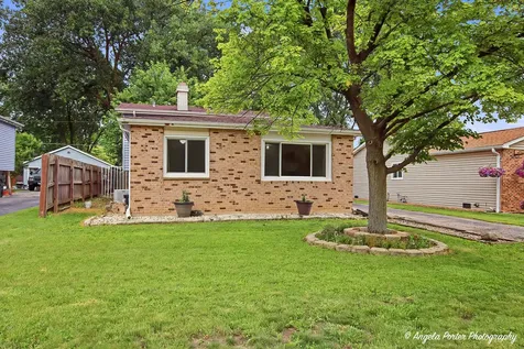 122 Hickory Street Mundelein IL 60060