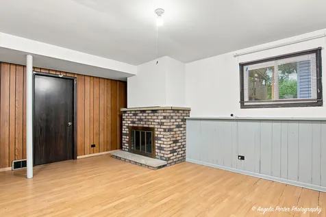 122 Hickory Street Mundelein IL 60060