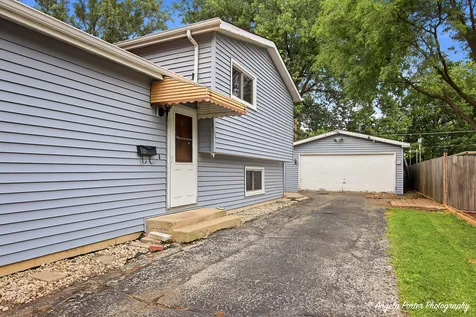 122 Hickory Street Mundelein IL 60060