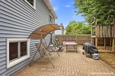 122 Hickory Street Mundelein IL 60060