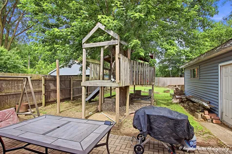 122 Hickory Street Mundelein IL 60060